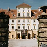 Ξενοδοχείο Luxurious Castle Retreat In Austria Innviertler Versailles With Nearby Spas Aurolzmunster