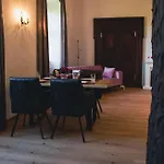 Ξενοδοχείο Luxurious Castle Retreat In Austria Innviertler Versailles With Nearby Spas