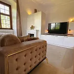Ξενοδοχείο Luxurious Castle Retreat In Austria Innviertler Versailles With Nearby Spas Aurolzmunster