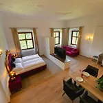Ξενοδοχείο Luxurious Castle Retreat In Austria Innviertler Versailles With Nearby Spas