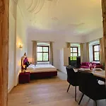 Luxurious Castle Retreat In Austria Innviertler Versailles With Nearby Spas Ξενοδοχείο