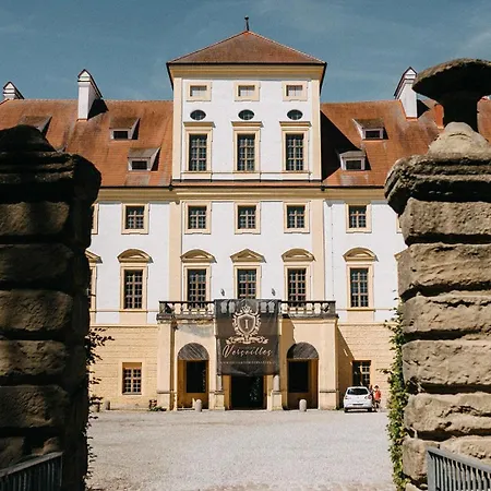 فندق Luxurious Castle Retreat In Austria Innviertler Versailles With Nearby Spas Aurolzmunster