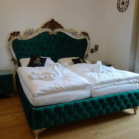 Ξενοδοχείο Luxurious Castle Retreat In Austria Innviertler Versailles With Nearby Spas *