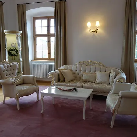 Luxurious Castle Retreat In Austria Little Versailles With Nearby Spas Appartement Aurolzmunster