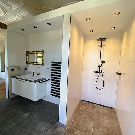 Luxurious Castle Retreat In Austria Innviertler Versailles With Nearby Spas فندق Aurolzmunster