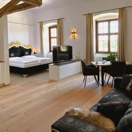 Hotell Luxurious Castle Retreat In Austria Innviertler Versailles With Nearby Spas Aurolzmunster