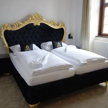 فندق Luxurious Castle Retreat In Austria Innviertler Versailles With Nearby Spas
