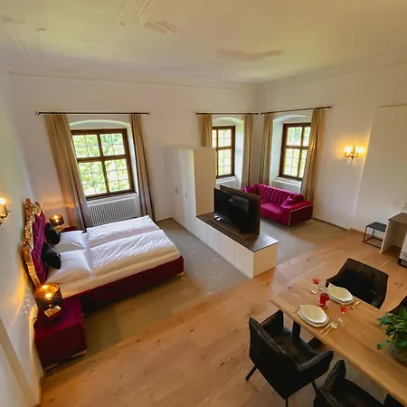 Hotell Luxurious Castle Retreat In Austria Innviertler Versailles With Nearby Spas