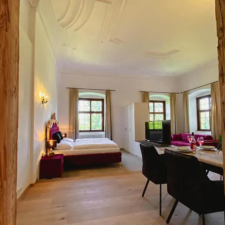 Luxurious Castle Retreat In Austria Innviertler Versailles With Nearby Spas فندق