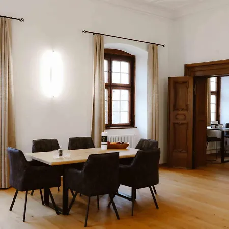 Luxurious Castle Retreat In Austria Little Versailles With Nearby Spas Appartement Aurolzmunster