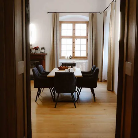 Daire Luxurious Castle Retreat In Austria Little Versailles With Nearby Spas