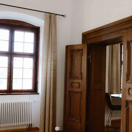 Luxurious Castle Retreat In Austria Little Versailles With Nearby Spas Appartement Aurolzmunster