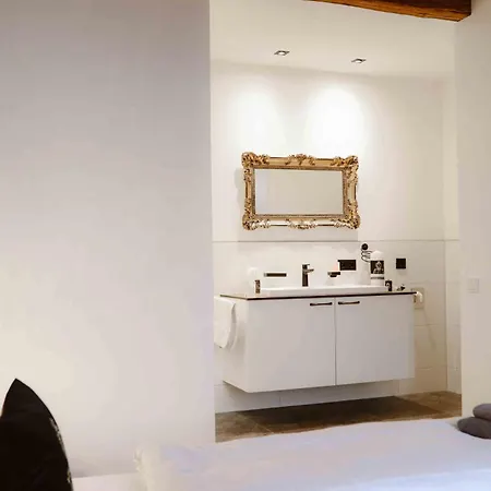 Luxurious Castle Retreat In Austria Innviertler Versailles With Nearby Spas فندق