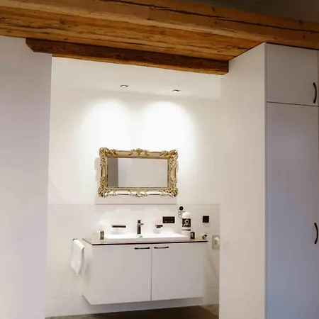 Luxurious Castle Retreat In Austria Little Versailles With Nearby Spas * Aurolzmunster