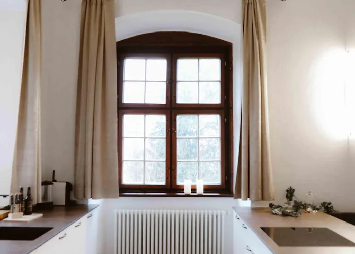 酒店 Luxurious Castle Retreat In Austria Innviertler Versailles With Nearby Spas