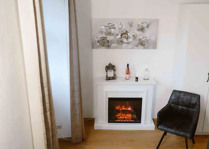 酒店 Luxurious Castle Retreat In Austria Innviertler Versailles With Nearby Spas