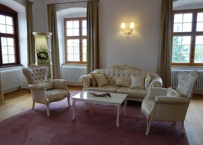 Luxurious Castle Retreat In Austria Innviertler Versailles With Nearby Spas 酒店 Aurolzmunster