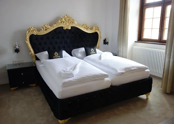 酒店 Luxurious Castle Retreat In Austria Innviertler Versailles With Nearby Spas