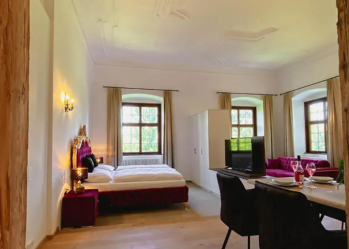 Luxurious Castle Retreat In Austria Innviertler Versailles With Nearby Spas 酒店