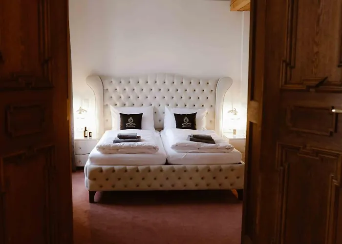 酒店 Luxurious Castle Retreat In Austria Innviertler Versailles With Nearby Spas Aurolzmunster