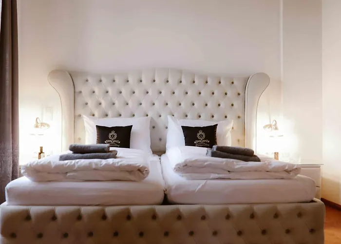 酒店 Luxurious Castle Retreat In Austria Innviertler Versailles With Nearby Spas *